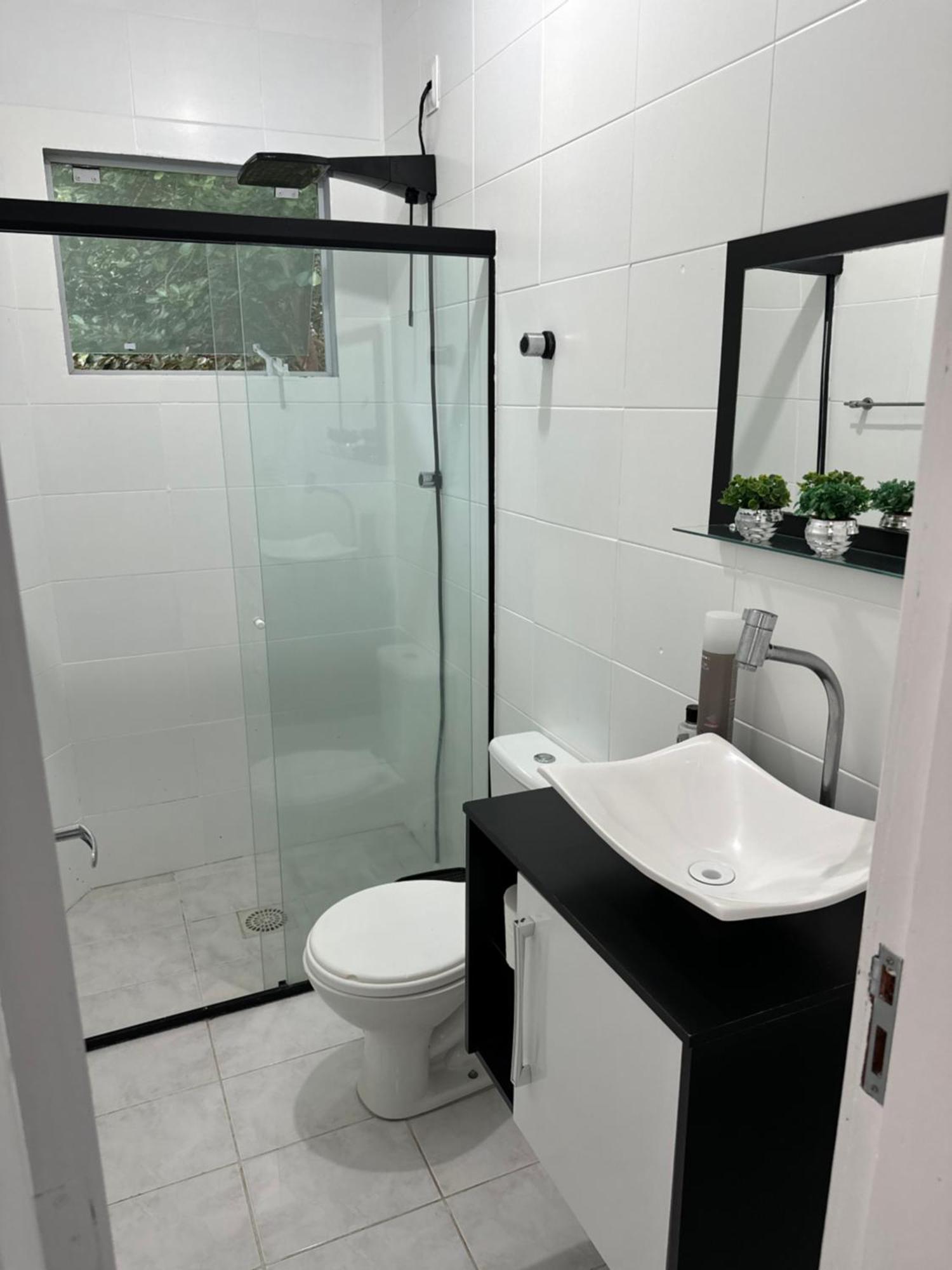Com Tv, Ar Quente-frio E Sacada Em Casa Com Jardim Habitación en casa particular Florianópolis