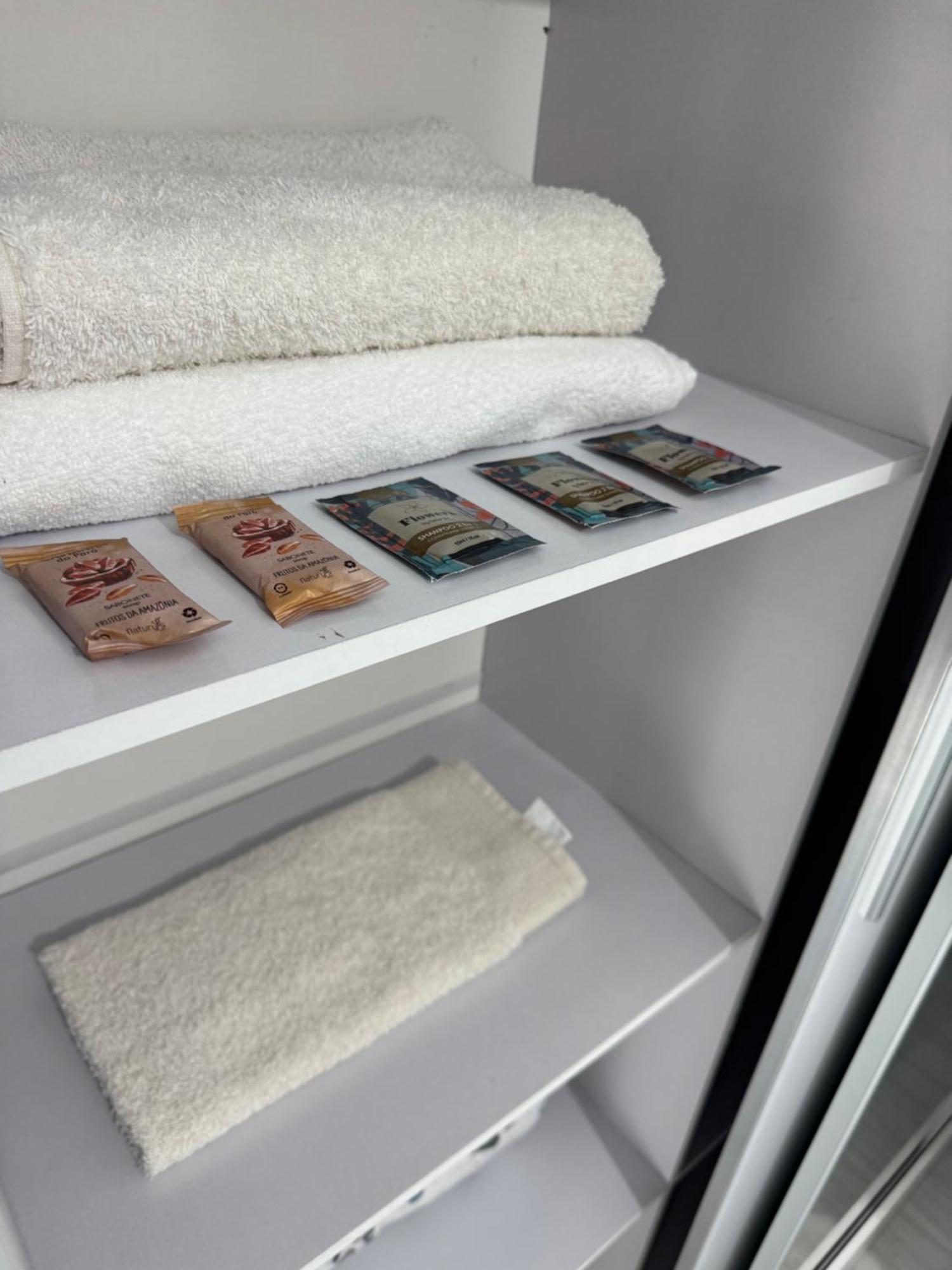 Habitación en casa particular Com Tv, Ar Quente-frio E Sacada Em Casa Com Jardim Florianópolis