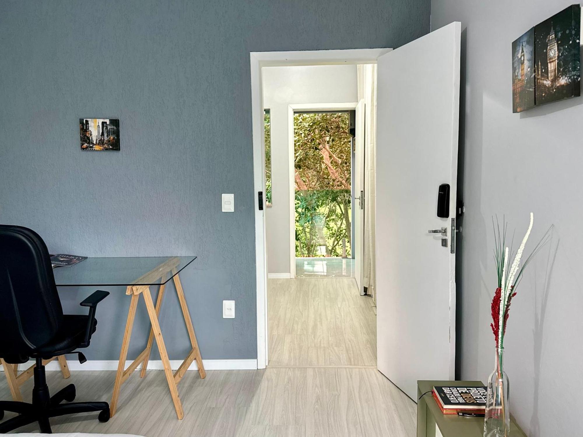 Confortavel Com Tv, Ar E Sacada Vista Jardim Habitación en casa particular *